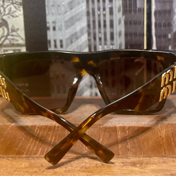 Authentic Miu Miu 10ws 55 Tortoiseshell Sunglasses For Women.New! - Picture 5 of 5